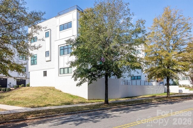 Building Photo - 2319 Wesley Village Rd