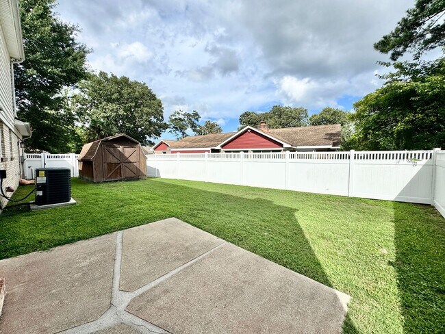 Building Photo - 912 Marshall Cir
