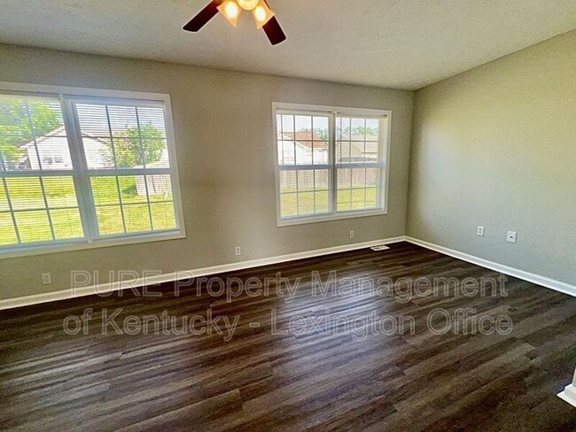 Building Photo - 2561 MacKenzie Ln