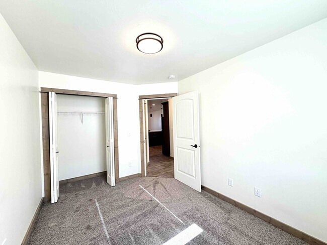 Building Photo - 1048 Enterprise Dr