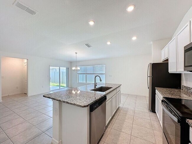 Building Photo - LIKE NEW HOME IN PRESERVATION POINT, Davenport