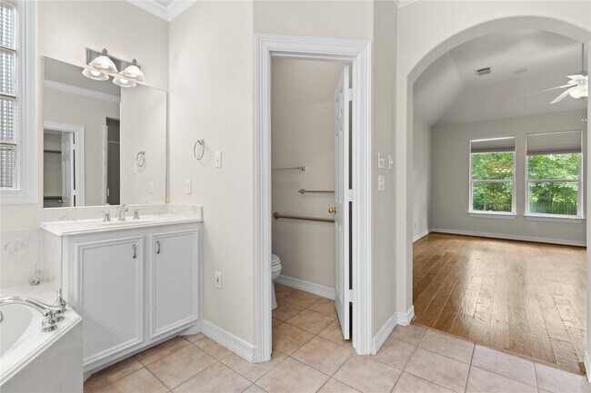 Building Photo - 106 Lazy Springs