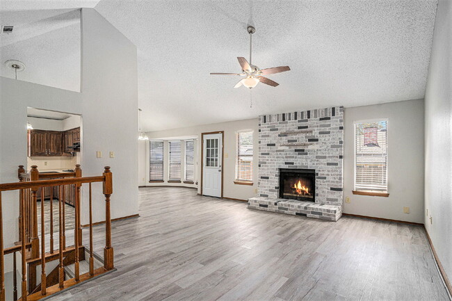Building Photo - Section 8 Welcomed!! Spacious 5-Bed, 2.5-B...