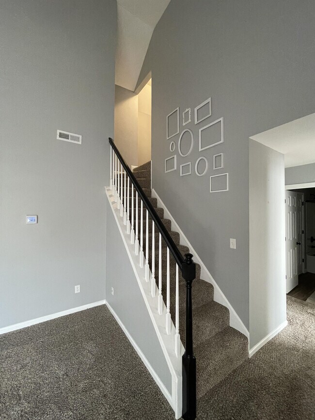 Building Photo - 1331 Middleneck Dr