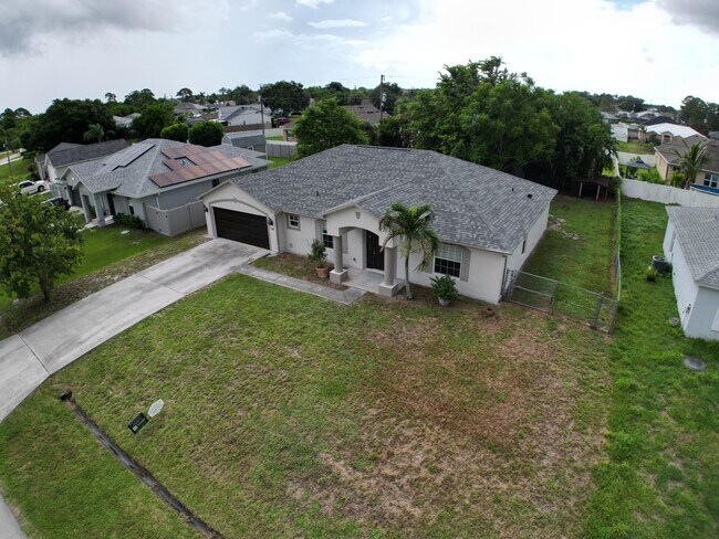 Building Photo - 548 SW Undallo Rd