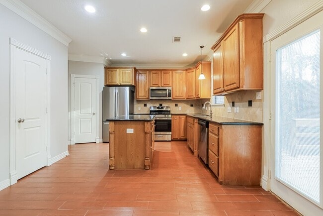 Building Photo - 612 Spruce Dr