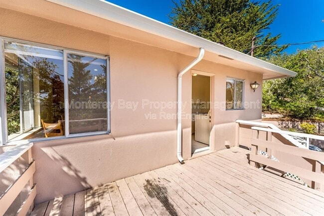 Building Photo - 1 El Caminito