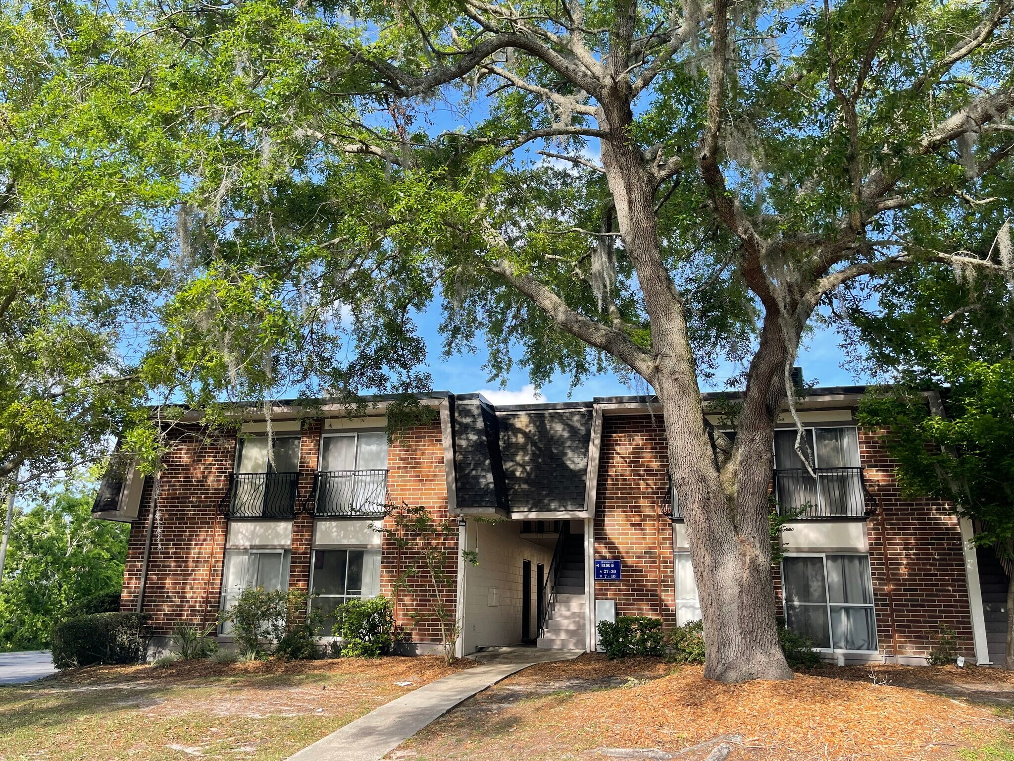 Building Photo - 1700 SW 16th Ct