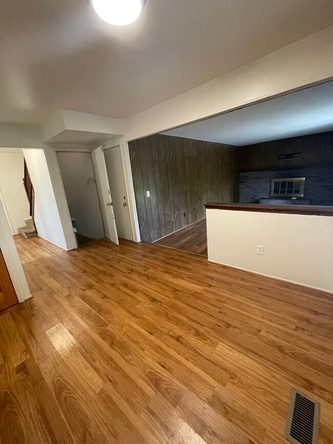 Building Photo - Beautiful 4 Bedroom Home in Ypsilanti! - F...