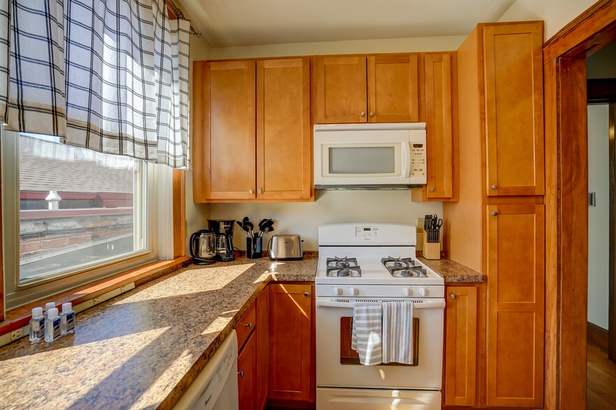 Building Photo - 1253 Williamson St