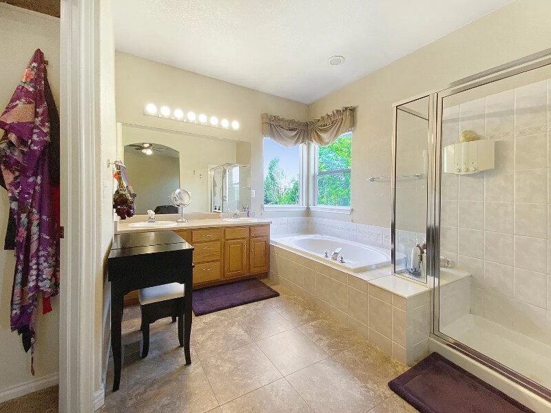 Building Photo - 12063 W 83rd Ln