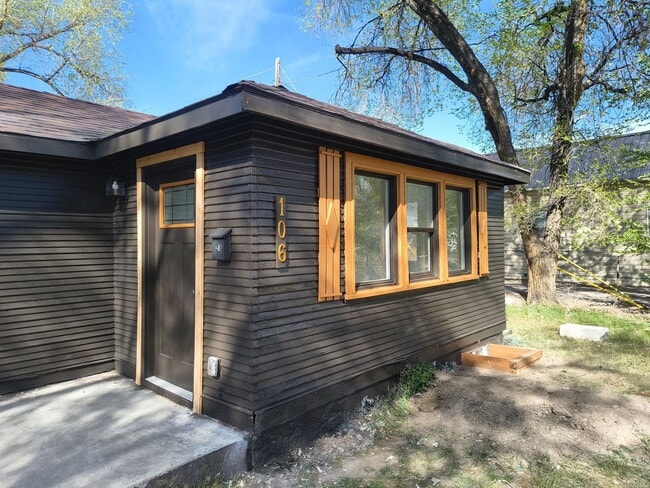 Building Photo - Renovated 3 bed 1 bath fenced yard and storage shed