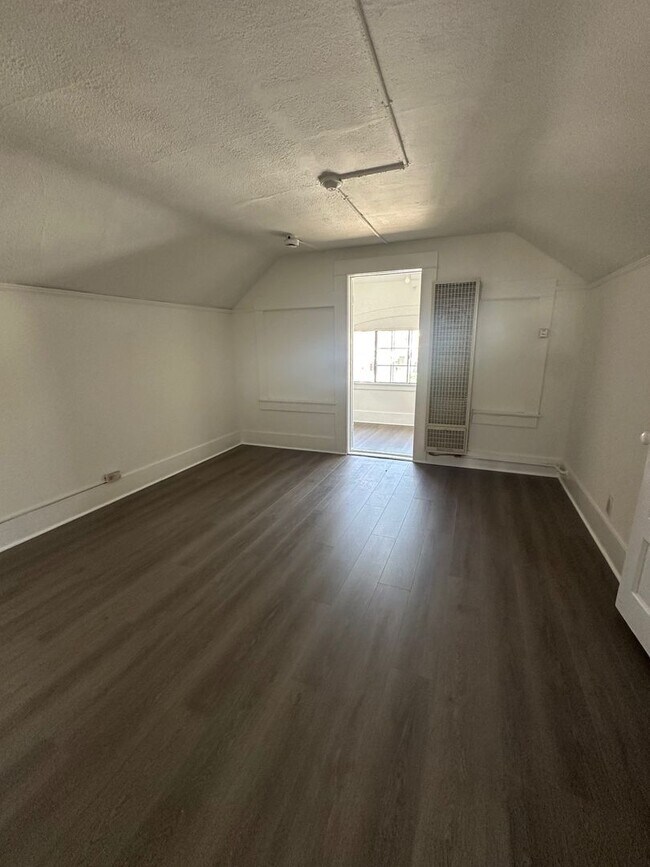 Building Photo - 3425 3rd Ave
