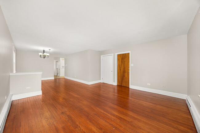 Building Photo - 2 Bedroom Apartment for Rent: Berwyn, IL