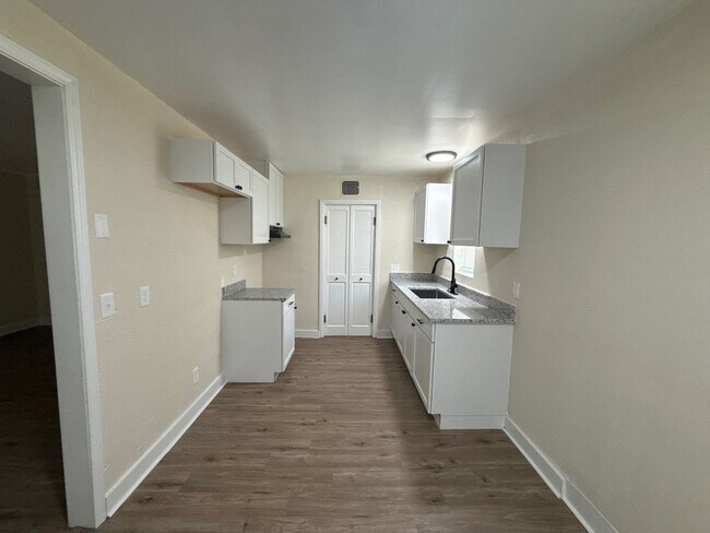 Building Photo - Renovated 3-Bedroom Home – We Welcome Sect...