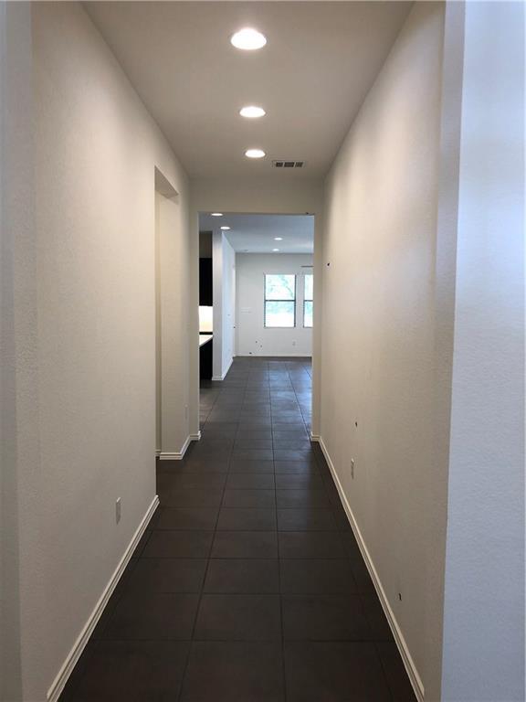 Building Photo - 533 Sweetwood Ln