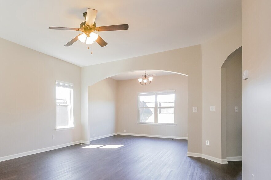 Building Photo - 11103 Wind Ridge Dr