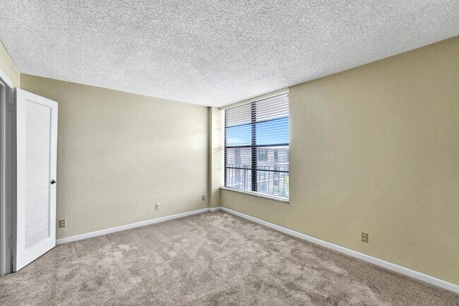 Building Photo - 12 Royal Palm Way