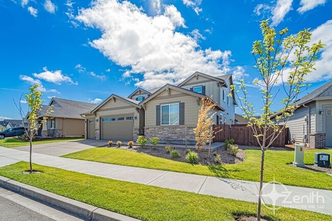Building Photo - 4837 S 16th Dr