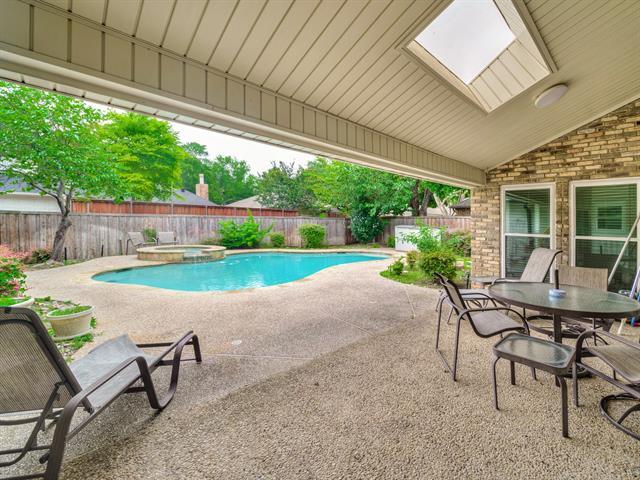 Building Photo - 7315 Debbe Dr