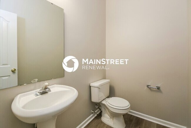 Building Photo - 3 Bedroom Pet-Friendly Home in Charlotte, NC with Main Street Renewal