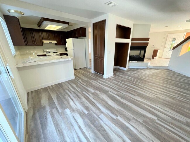 Building Photo - Two Oversized Rooms is what you looking for!