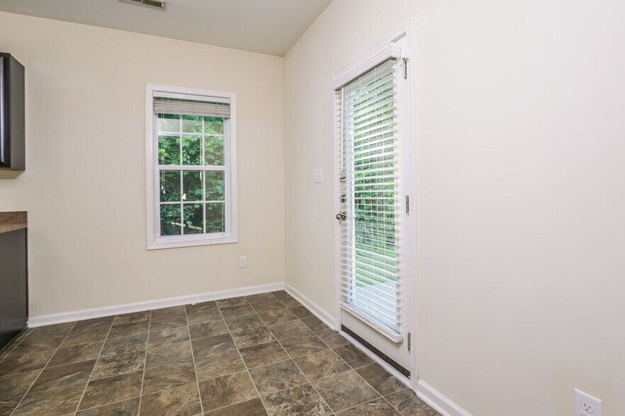 Building Photo - 1301 Braemar Highland Dr