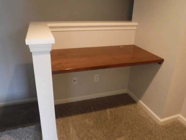 Building Photo - Great 4 Bedroom Condo With Upgrades! Highland Park Subdivision