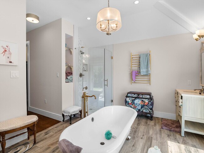 Building Photo - Stunning Oakton Retreat on a Sprawling 5-A...
