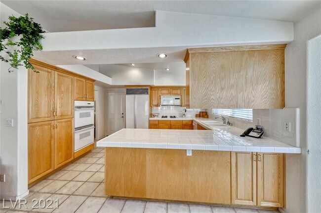 Building Photo - 2229 Fiero Dr