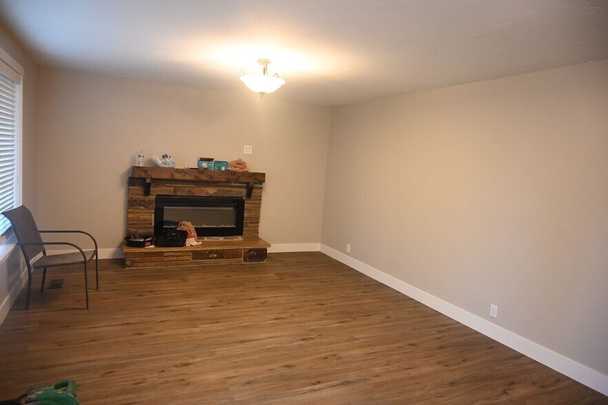 Building Photo - 3474 W San Carlos Dr