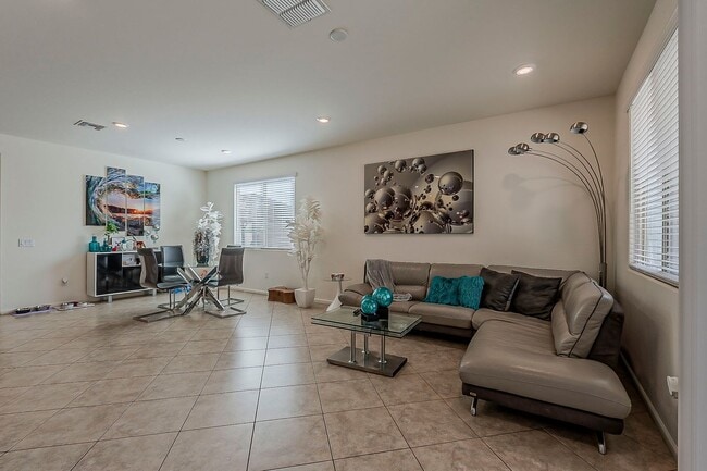 Building Photo - Modern Comfort Meets Smart Living in Vail!