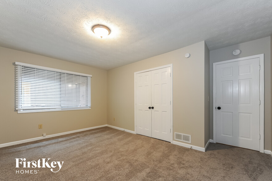 Building Photo - 1829 E Gate Dr