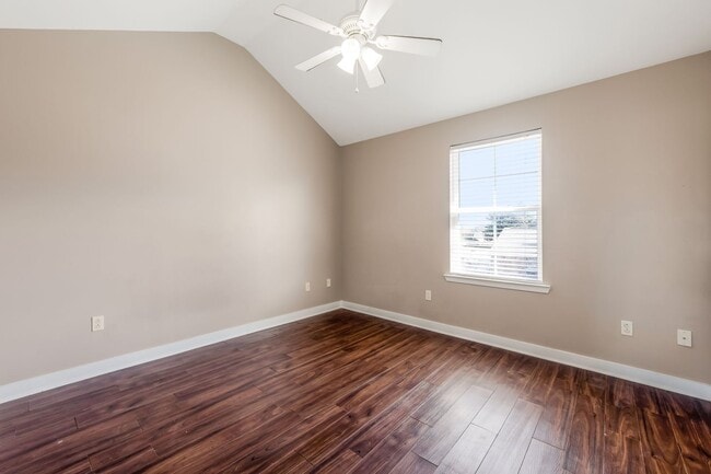 Building Photo - 3 Bedroom 2 Bathroom Lafayette Townhome fo...