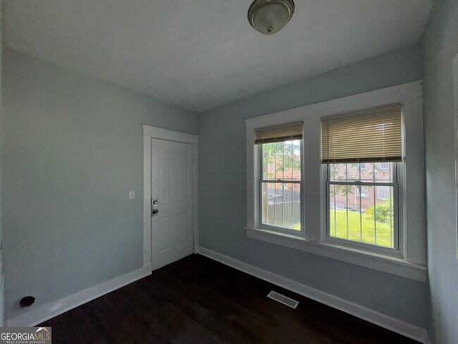 Building Photo - 1462 Lucile Ave SW