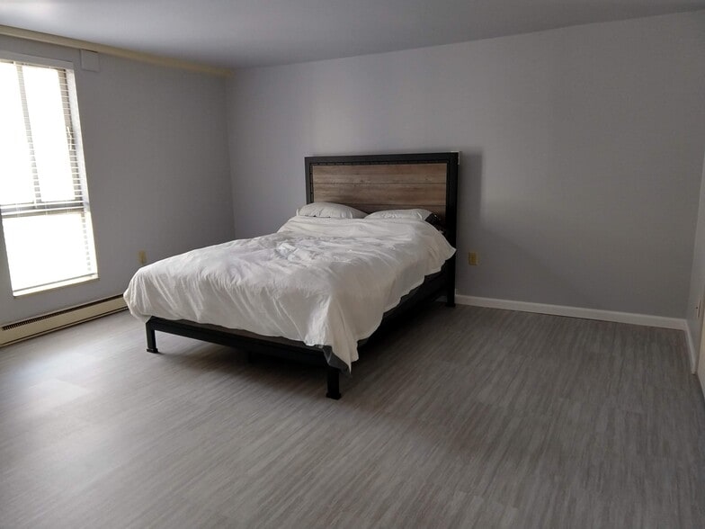 Building Photo - 200 Highland Ave