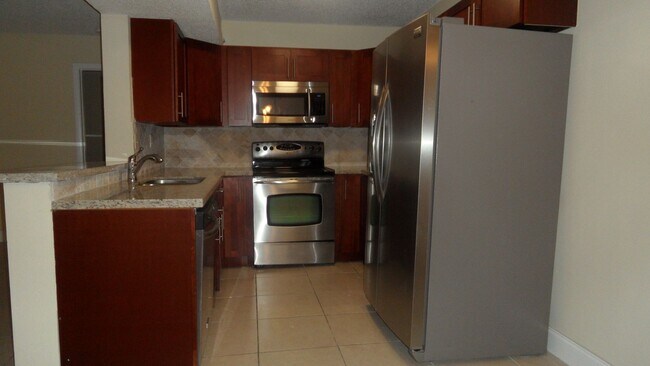 Building Photo - 2Bed/2Ath Condo w/ Balcony @ The Palms of Pembroke Pines