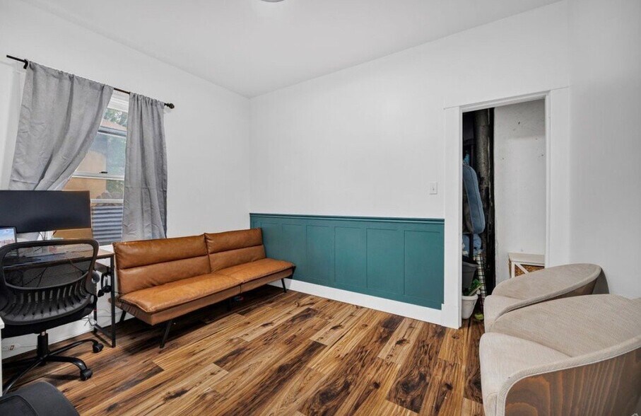 Building Photo - 2021 Gramercy Ave