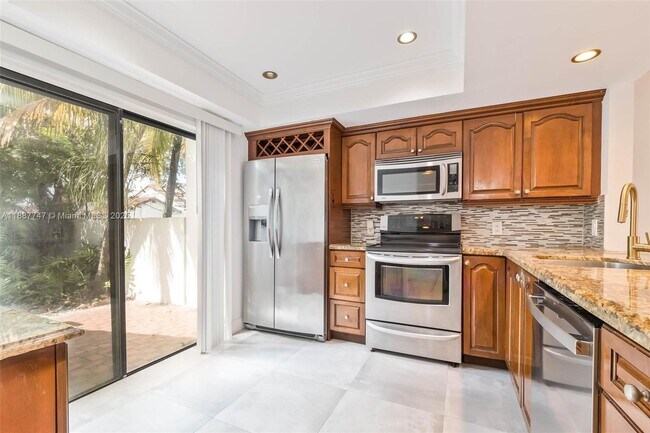 Building Photo - 11135 SW 134th Ct