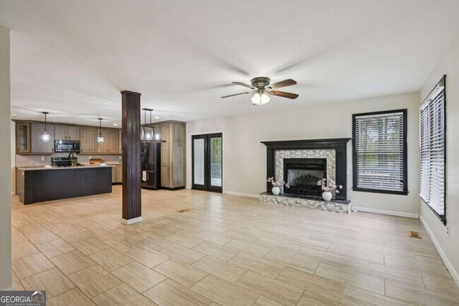 Building Photo - 7379 N Mitchell Ct