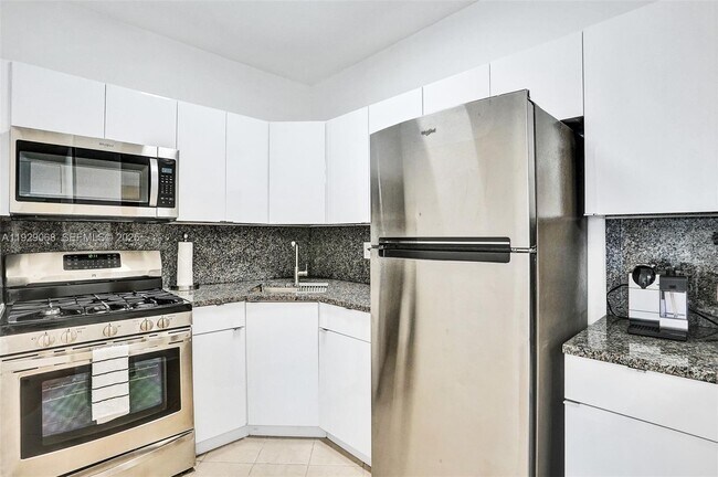 Building Photo - 1656 Polk St