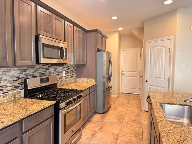 Building Photo - Beautifu 2 Story 4 bedrooms 2.5 baths located in Mountain Edge Southwest