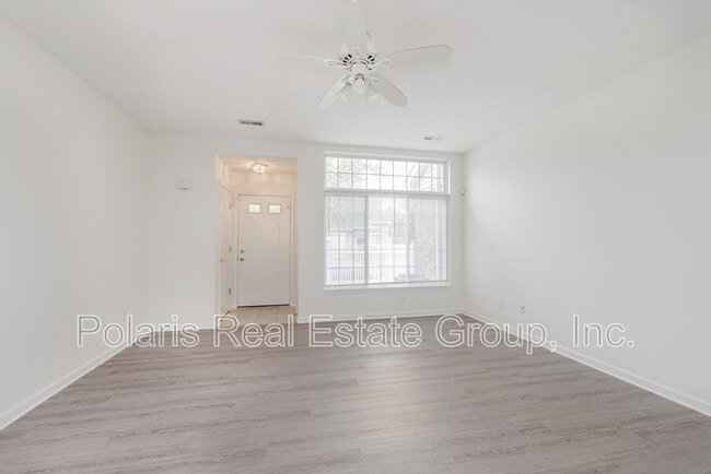 Building Photo - 8422 Enclave Blvd
