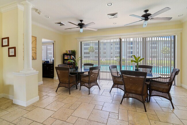 Building Photo - 6073 Balboa Cir