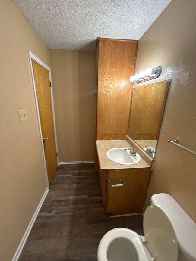 Building Photo - 1305 Willow Springs Rd