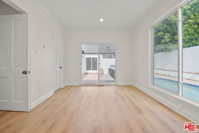 Building Photo - 500 Warner Ave