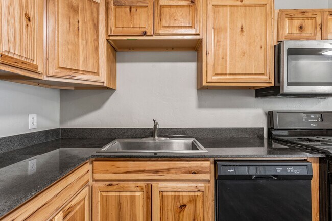 Building Photo - Live/work One Bedroom with Study in Plaza ...