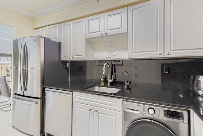 Building Photo - 2501 S Ocean Dr