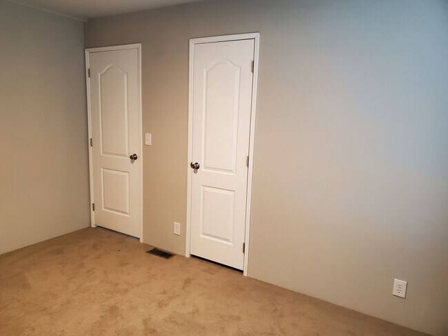 Building Photo - 65203 Hull Ln