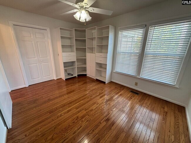 Building Photo - 221 Timberlake Dr